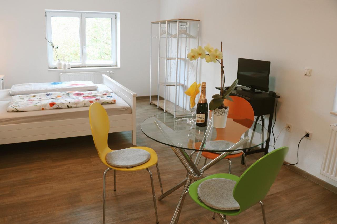 Helles Apartment Fuer 1-2 Pers. Mit Parkplatz Und Wifi Kraiburg am Inn Exteriör bild